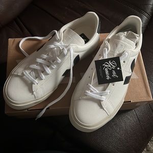 NWT | Veja Campo Low-Top Sneakers